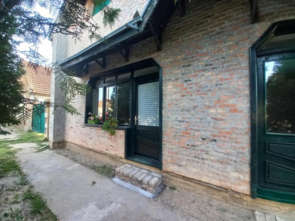 Kod Velikih Tuja Appartement Melenci Buitenkant foto